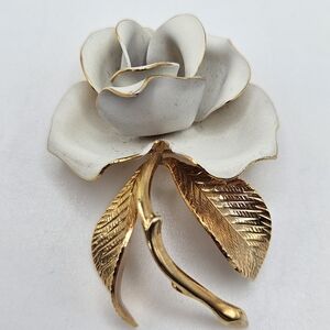 VINTAGE Cerrito 3D White Enamel Gold Tone Rose Flower Brooch Pin Signed